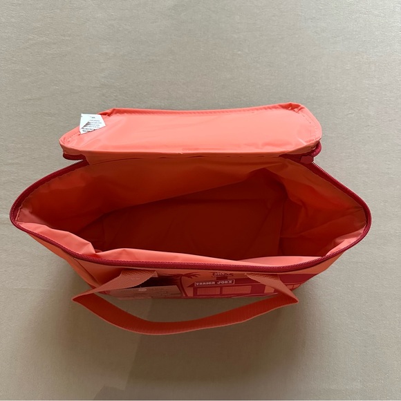 Trader Joe’s Pink Mini Insulated Bag BNWT - Picture 3 of 3